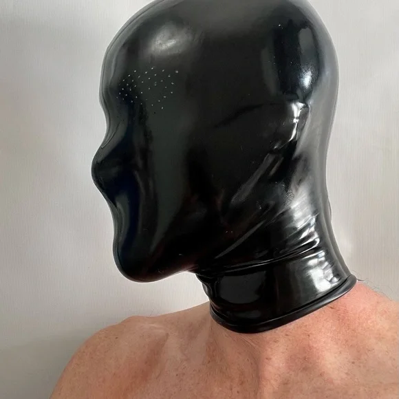 Latex hood with rear zipper Mesh eyes and Nose 0.4mm Latex - Picture 3 of 4